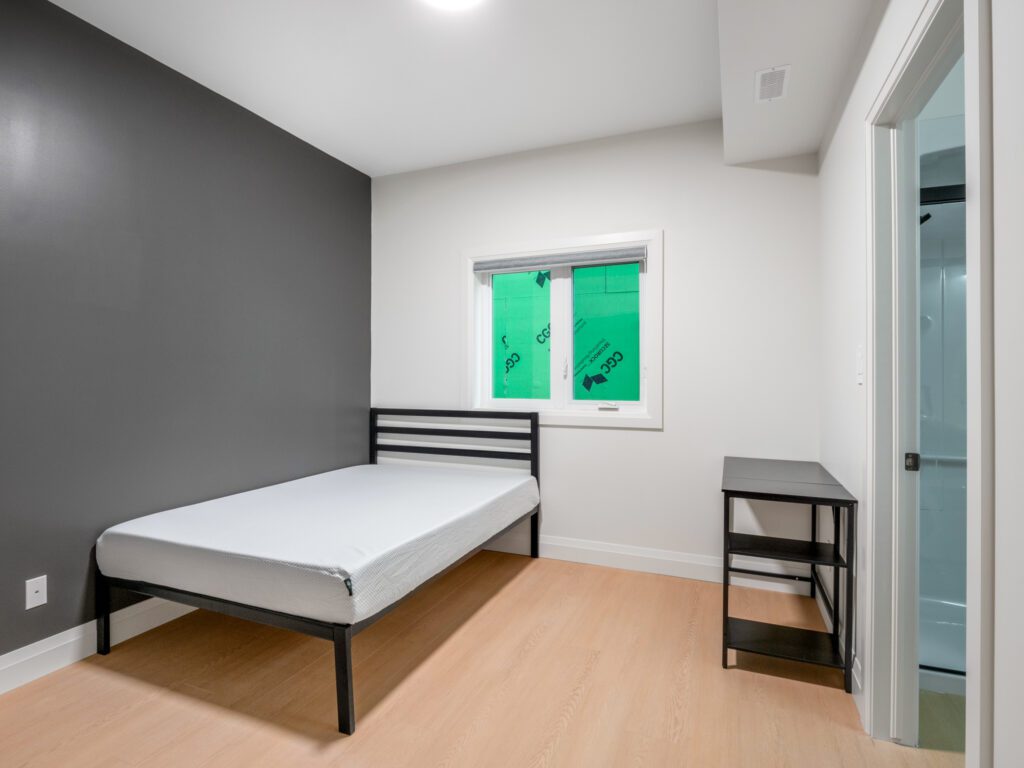 1068 California Ave - Unit 1 - Windsor Student Rentals Agbaba University Collection (15)