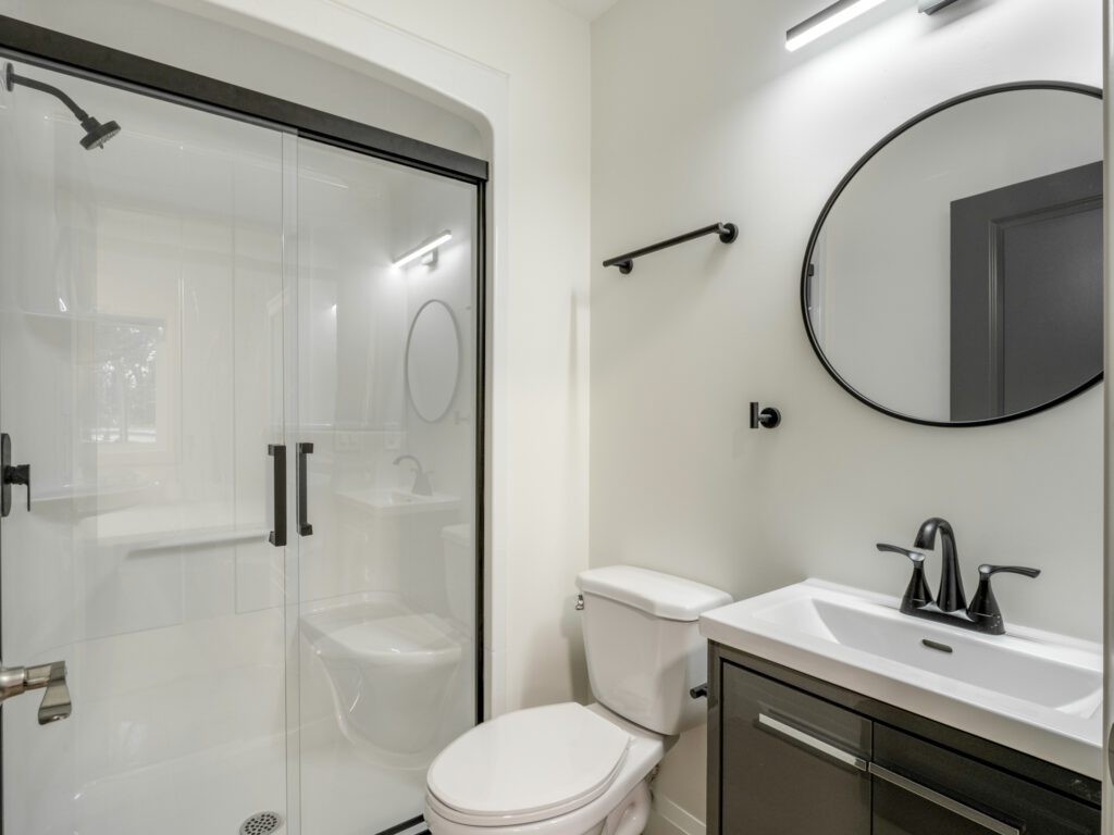 1068 California Ave - Unit 1 - Windsor Student Rentals Agbaba University Collection (18)