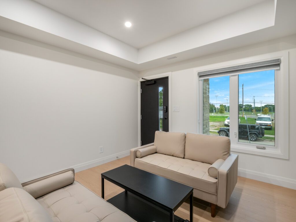 1068 California Ave - Unit 1 - Windsor Student Rentals Agbaba University Collection (3)