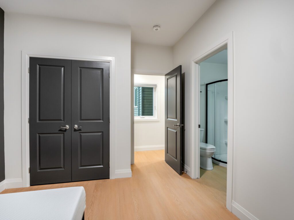 1070 California Avenue, Windsor - Unit 1 - Agbaba University Collection (12)