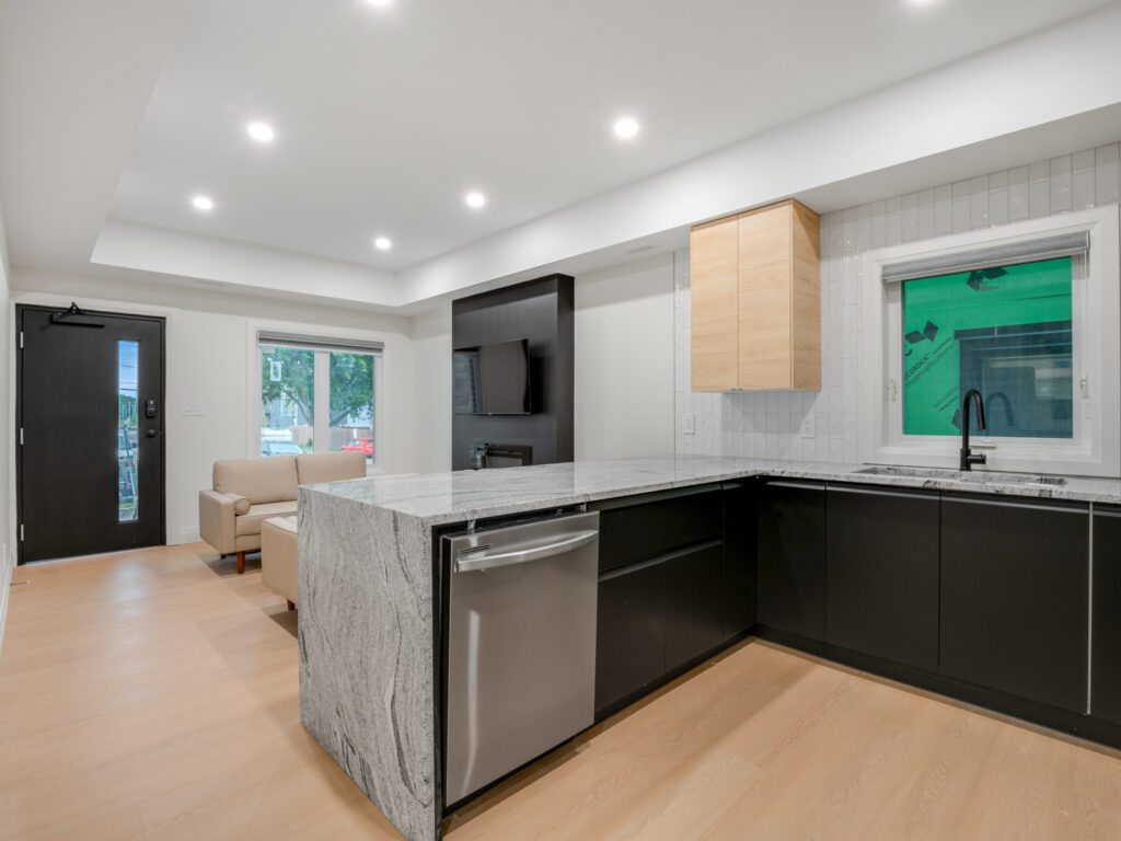 1070 California Avenue, Windsor - Unit 1 - Agbaba University Collection (3)