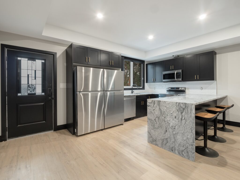 225 Randolph Place - Unit 1 - Windsor Luxury Student Rental Apartments (12)