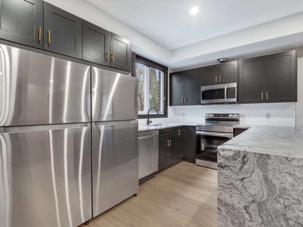 225 Randolph Place - Unit 1 - Windsor Luxury Student Rental Apartments (13)