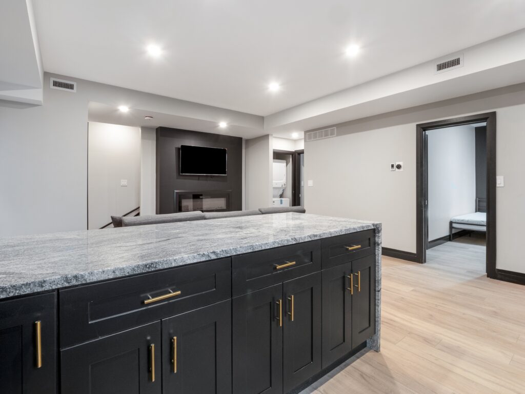 225 Randolph Place - Unit 1 - Windsor Luxury Student Rental Apartments (15)