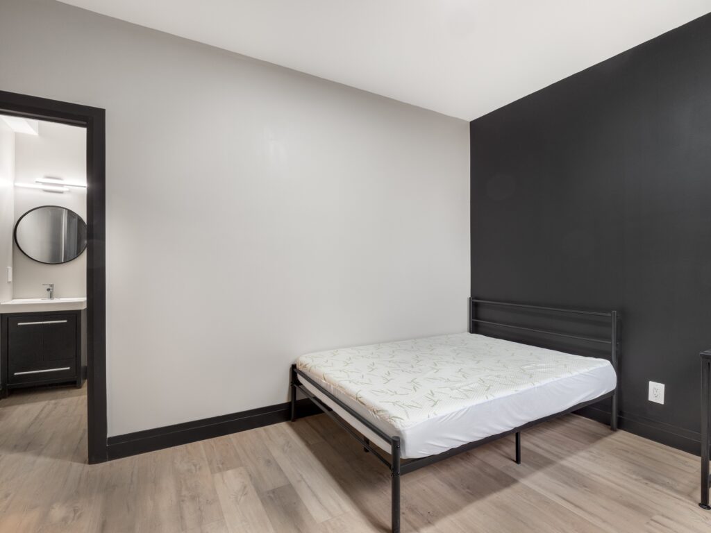 225 Randolph Place - Unit 1 - Windsor Luxury Student Rental Apartments (17)