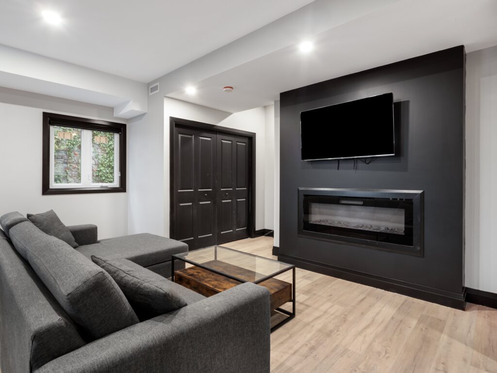 225 Randolph Place - Unit 1 - Windsor Luxury Student Rental Apartments (20)