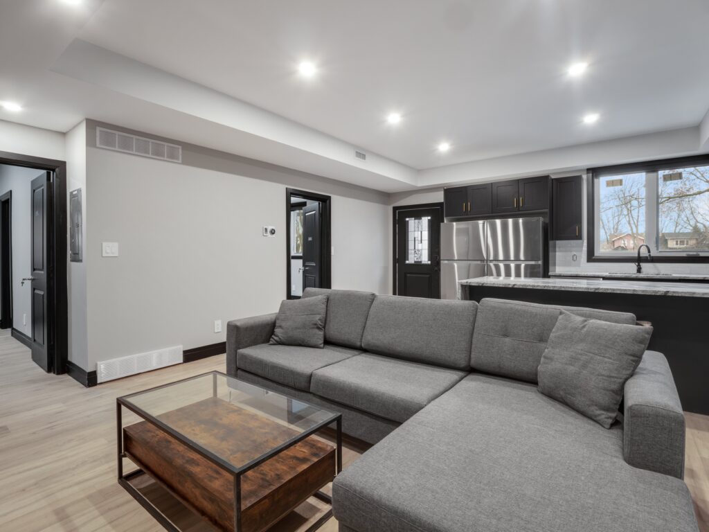 225 Randolph Place - Unit 1 - Windsor Luxury Student Rental Apartments (21)