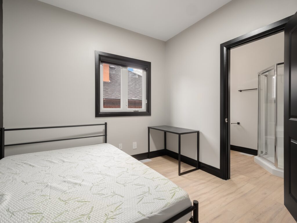 225 Randolph Place - Unit 1 - Windsor Luxury Student Rental Apartments (5)